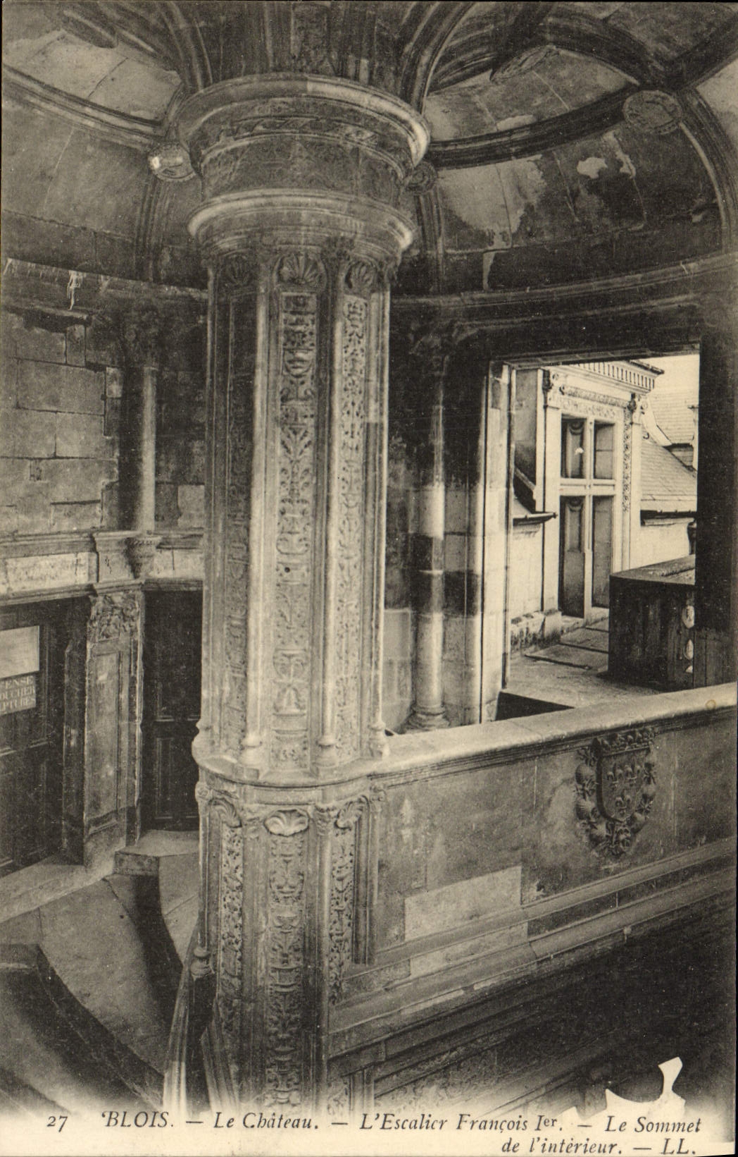 CPA Blois Le Chateau L'escalier Francois 1er Le sommet de l'interieur