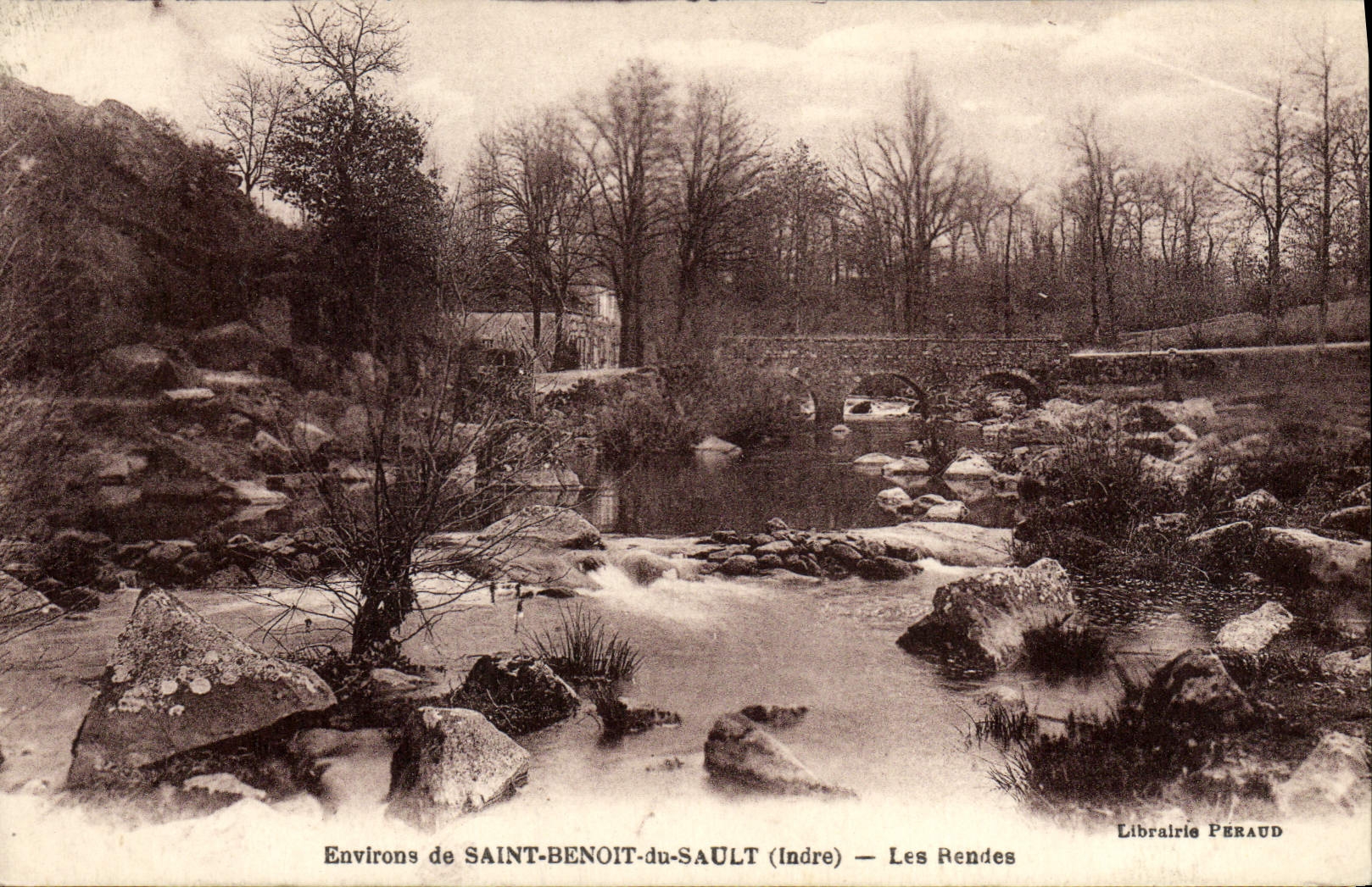 Alrededores de la POSTAL de la VENDIMIA Saint de Benoit de la vuelta de Sault ellas