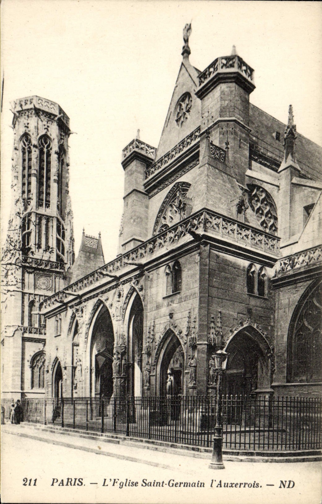 CPA Paris L'Eglise Saint Germain L'Auxerrois