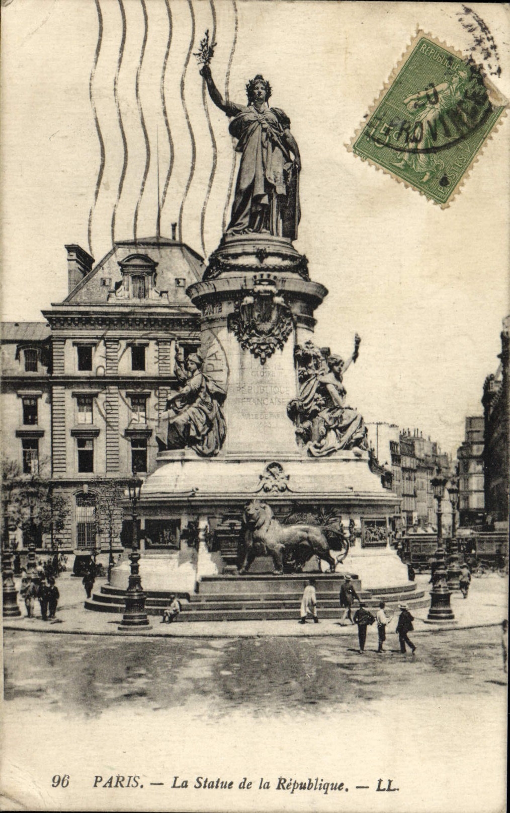CPA Paris La Statue de la Republique