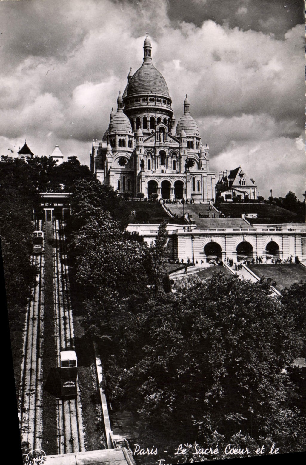 MODERN CARD Paris the Sacring Heart and the funicular of Montmartre