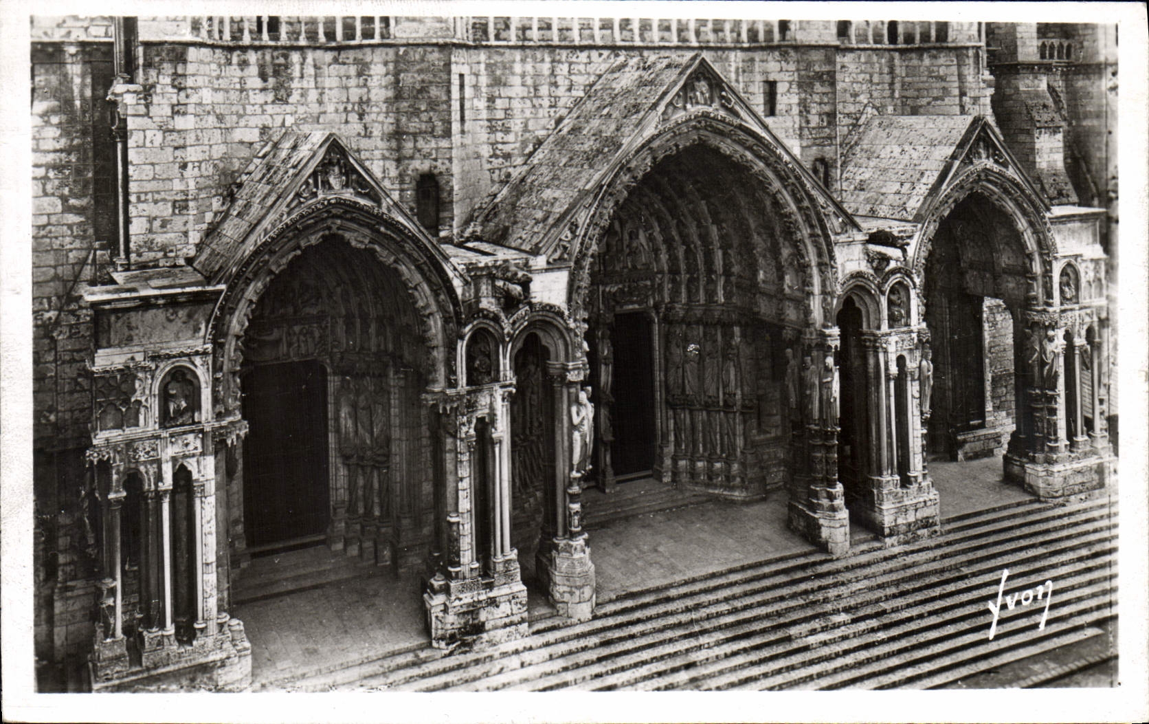 POSTAL MODERNA Chartres la puerta norteña de la catedral