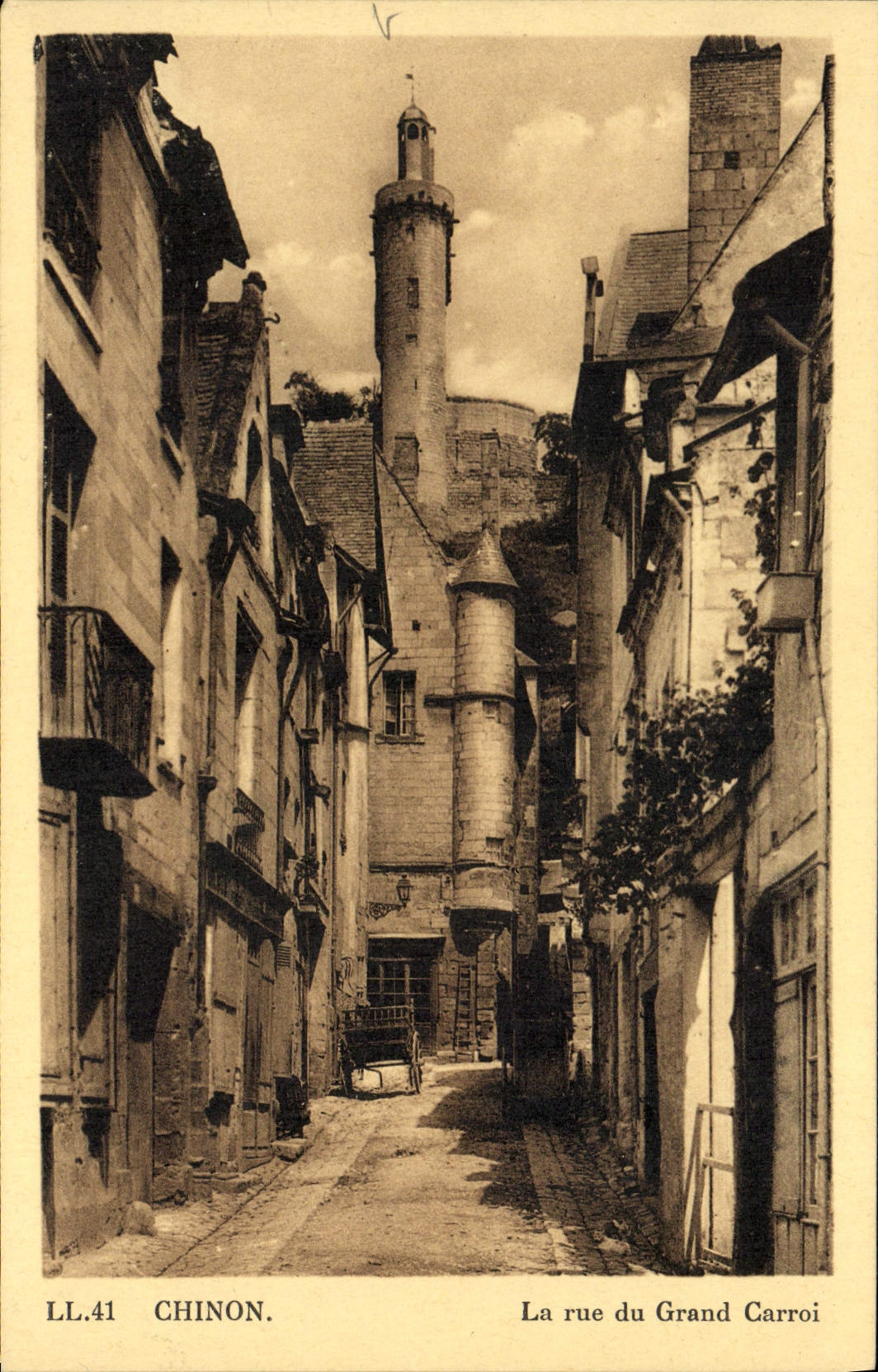 VINTAGE POSTCARD Chinon the Street of Large the carroi