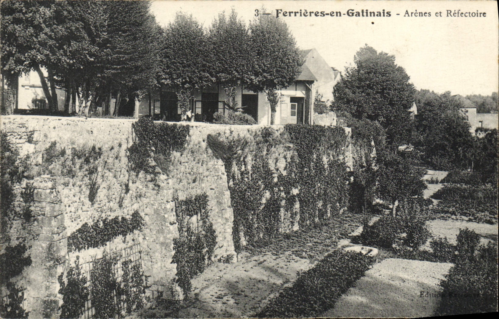 VINTAGE POSTCARD Tool bags In Gatinais Arena and Refectoire