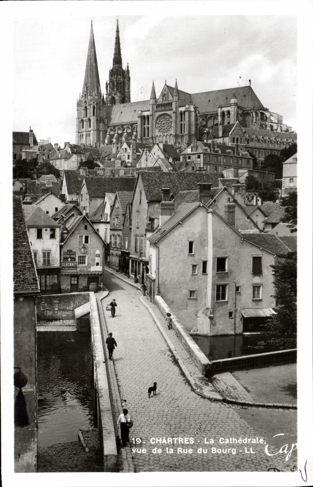 POSTAL MODERNA Chartres la catedral vista de la calle de la ciudad