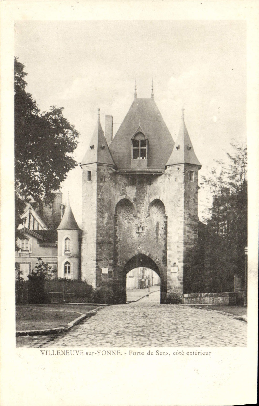 CPA Villeneuve Sur Yonne Porte de Sens