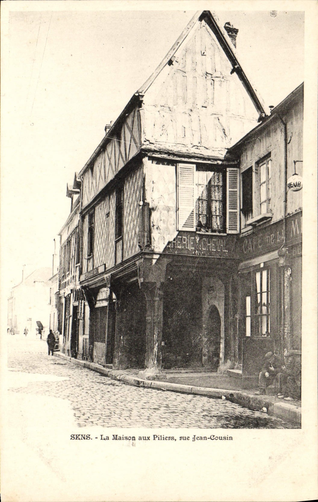 POSTAL de la VENDIMIA Sens la casa con la carnicería del primo de Jean de la calle de los pilares del caballo