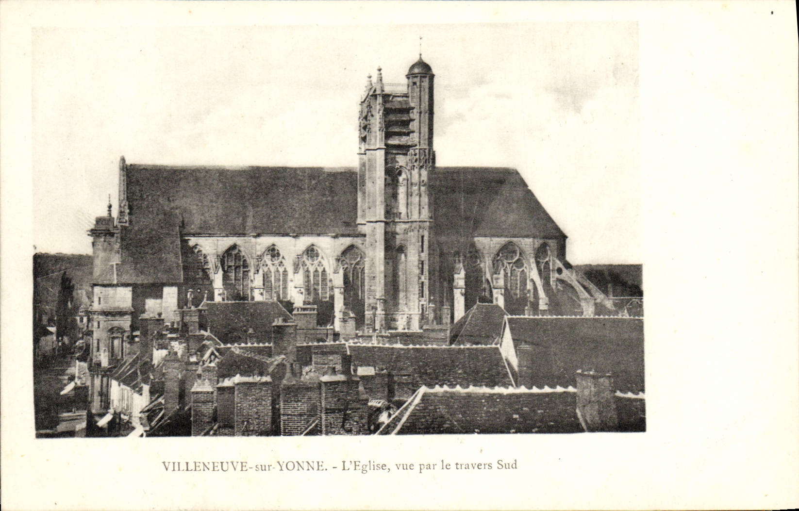 CPA Villeneuve Sur Yonne L'eglise vue par les travers sud