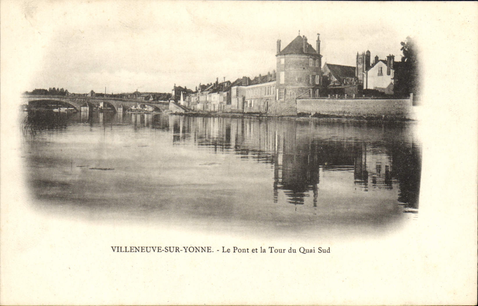 CPA Villeneuve Sur Yonne Le Pont et la Tour du Quai Sud