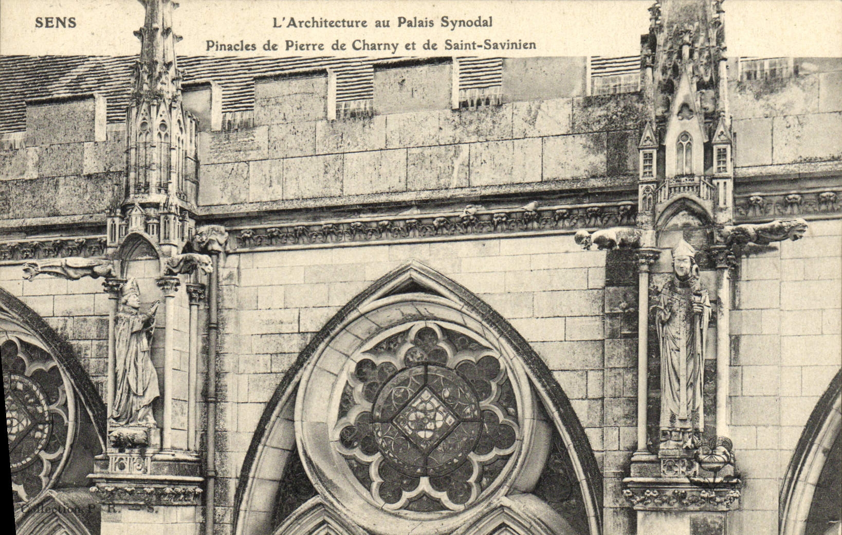 CPA Sens L'architecture au palais synodal Pinacles de Pierre de Charny et de Saint Savinien