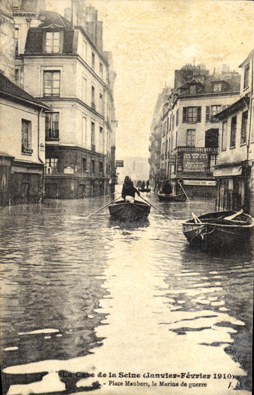 CPA Paris Crue de la Seine Place Maubert La marine de guerre Inondations