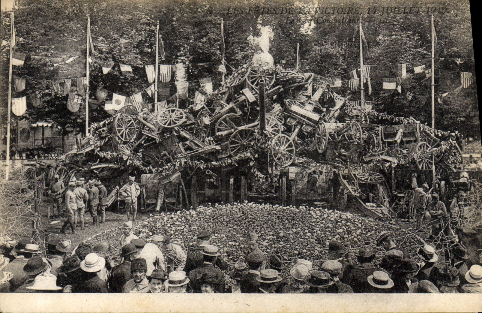 VINTAGE POSTCARD Paris Festivals of the Victoire July 14th, 1919 the cock Militaria combatant