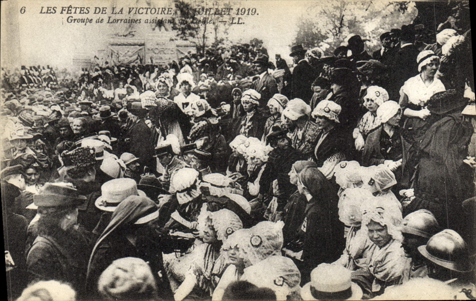 La POSTAL de la VENDIMIA los festivales Victoire del 14 de julio de 1919 agrupa la Lorena unas que atienden a la procesión la Alsacia-Lorena Militaria