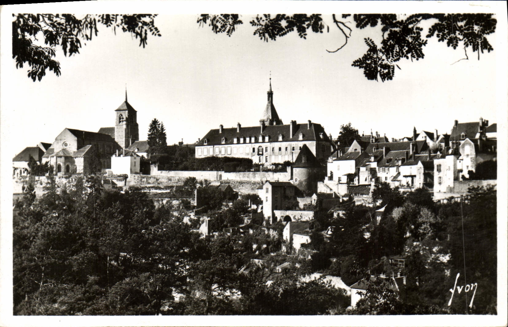 CPM Avallon La Ville Vue Du Plateau des Chaumes