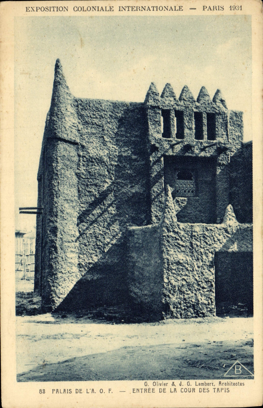 CPA Exposition Coloniale Internationale Paris 1931 Palais de l'AOF Entree de la cour des tapis 