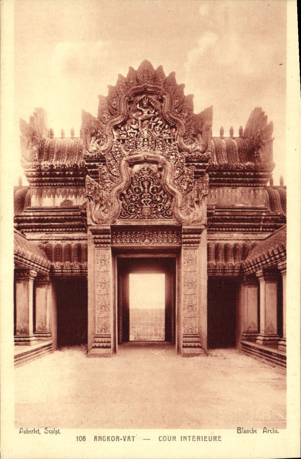 CPA Exposition Coloniale Internationale Paris 1931 Angkor Vat Cour interieure
