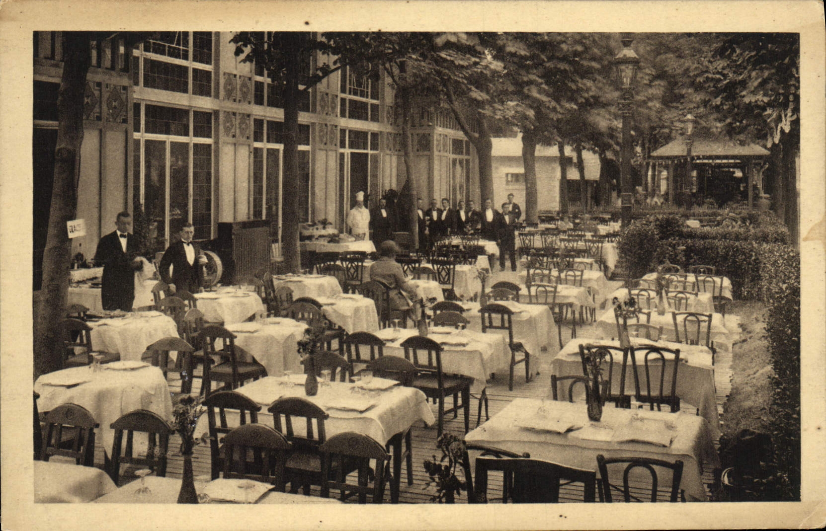 CPA Paris Exposition Internationale Des Arts Decoratifs Pavillon De Franche Comte Le restaurant avant l'heure dejeuner