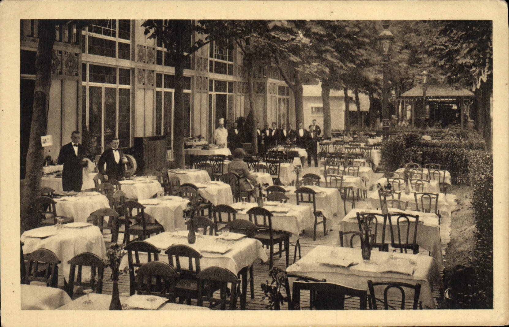 CPA Paris Exposition Internationale Des Arts Decoratifs Pavillon De Franche Comte Le restaurant avant l'heure dejeuner