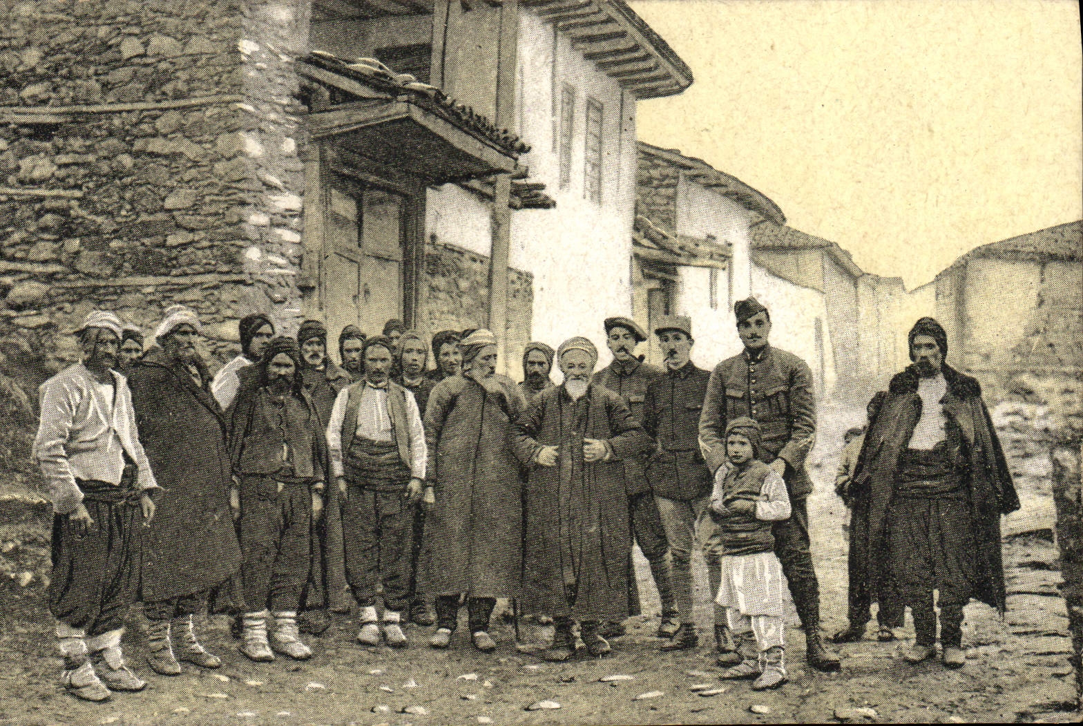 VINTAGE POSTCARD To remember French Officers And Notabilitees Militaria