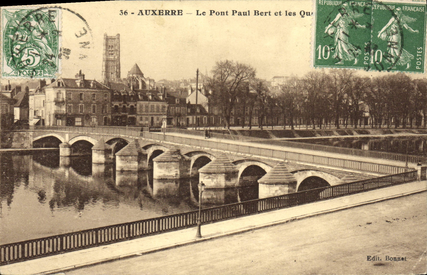 CPA Auxerre Le Pont Paul Bert Et Les Quai