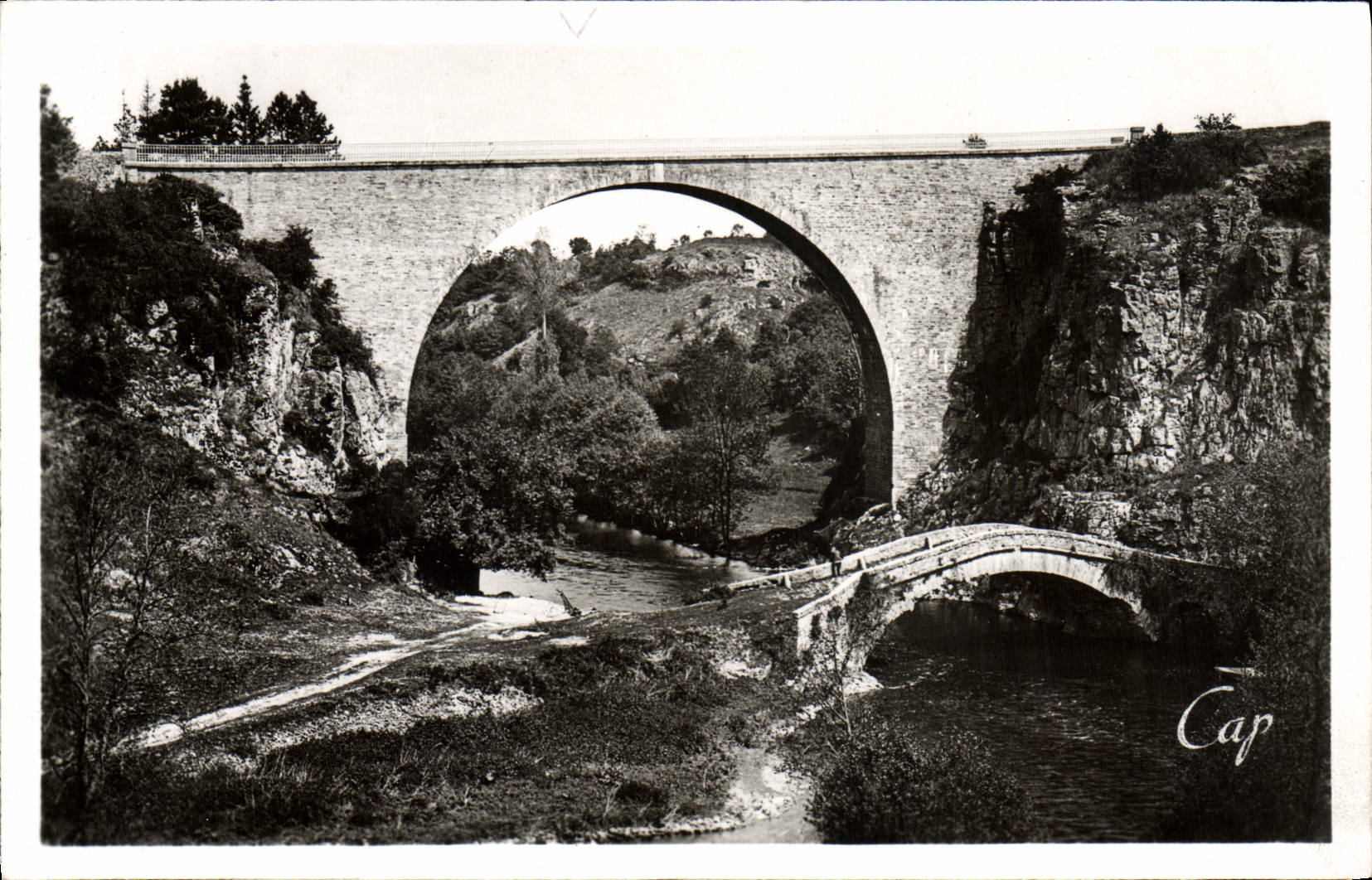 CPA Env D'Avallon Pierre Perthuis Les Deux Ponts Le Viaduc D'Une Seule Arche