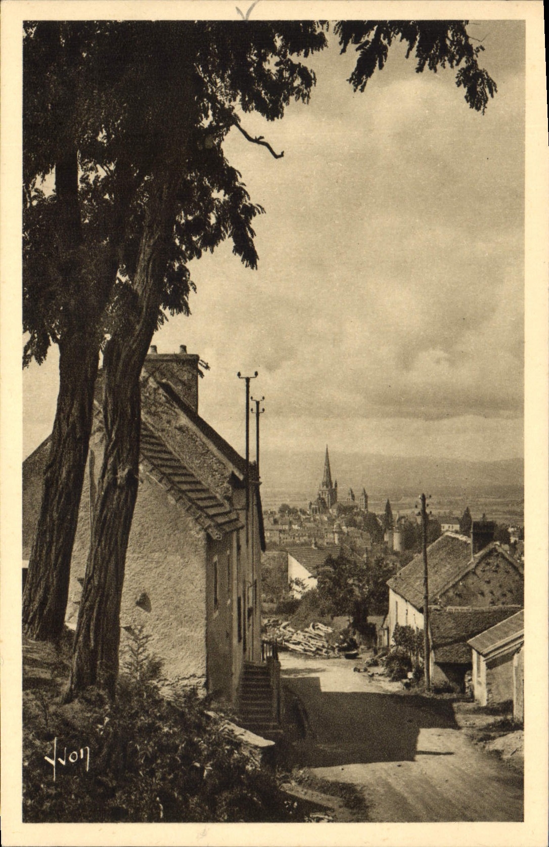 CPA Autun La Cathedrale Vue Du Village De Couhard