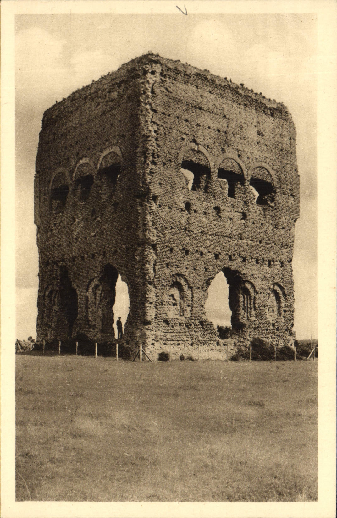 VINTAGE POSTCARD Autun Edifice Romain Says Temple De Janus