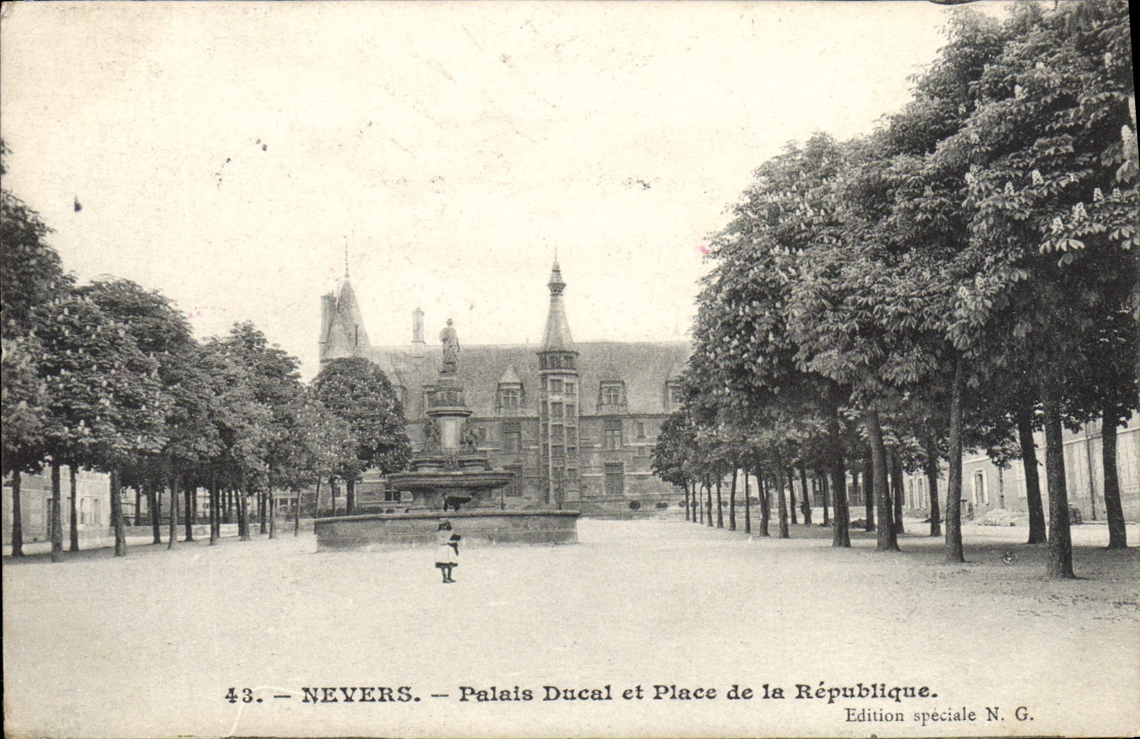 Paladar de Nevers de la POSTAL de la VENDIMIA y lugar ducales de la república