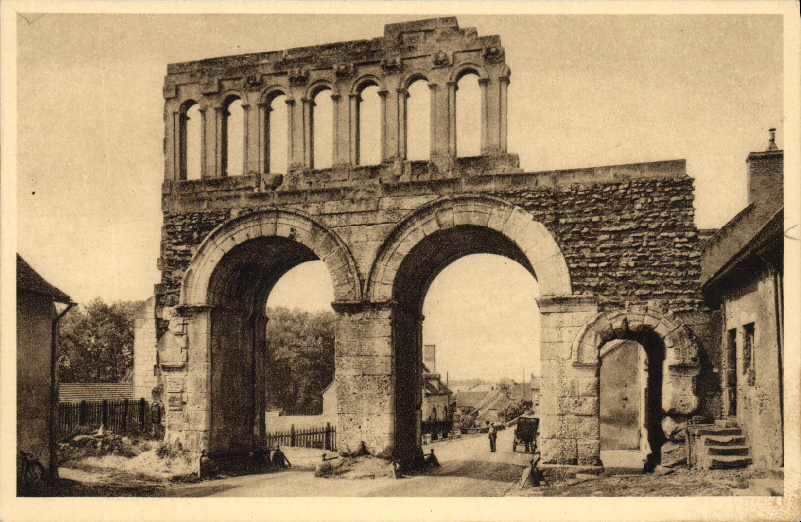 CPA Autun La Romaine Porte Romane D'Arroux