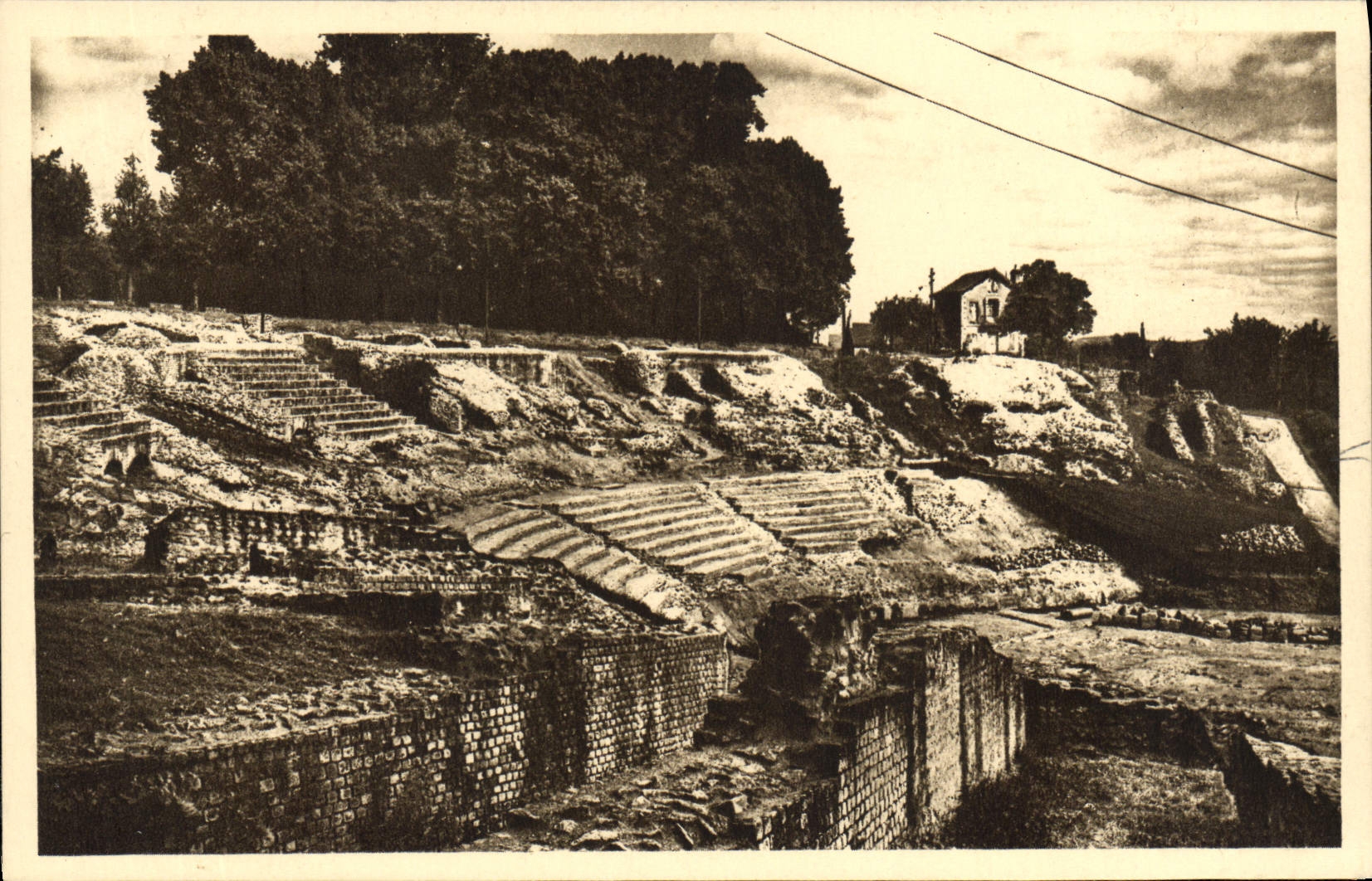 CPA Autun Antique Le Theatre Romain