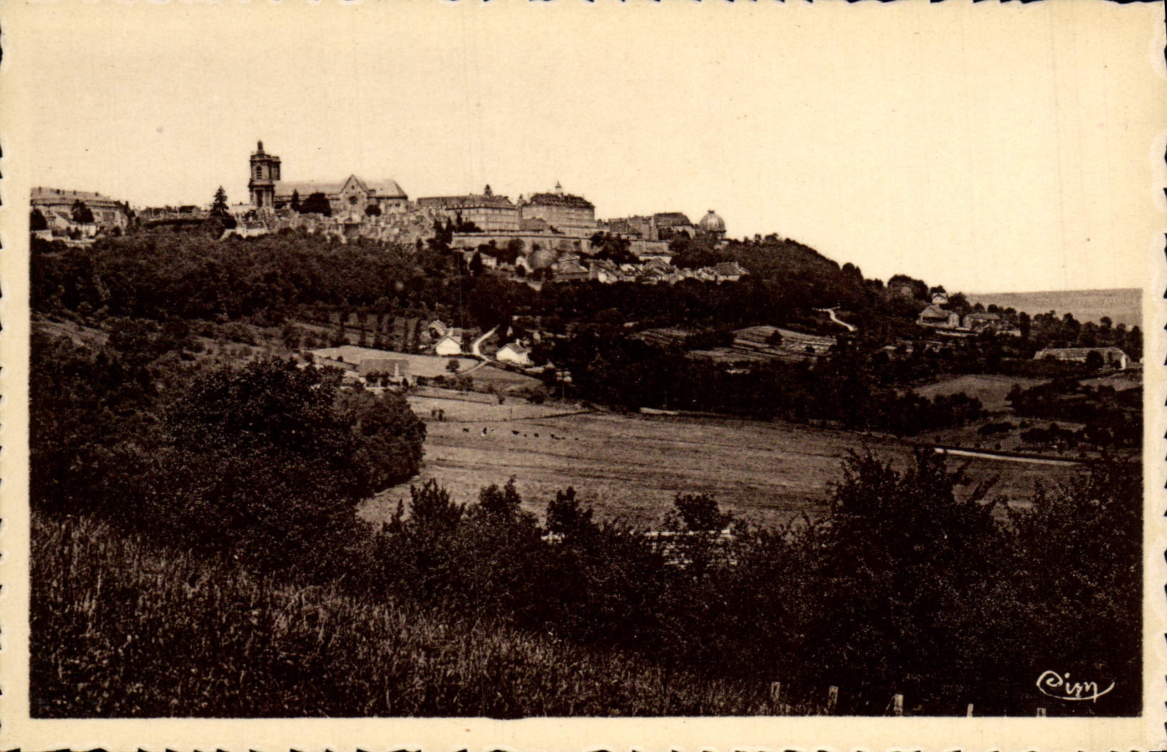 VINTAGE POSTCARD the High Illustrated Marne Langres View