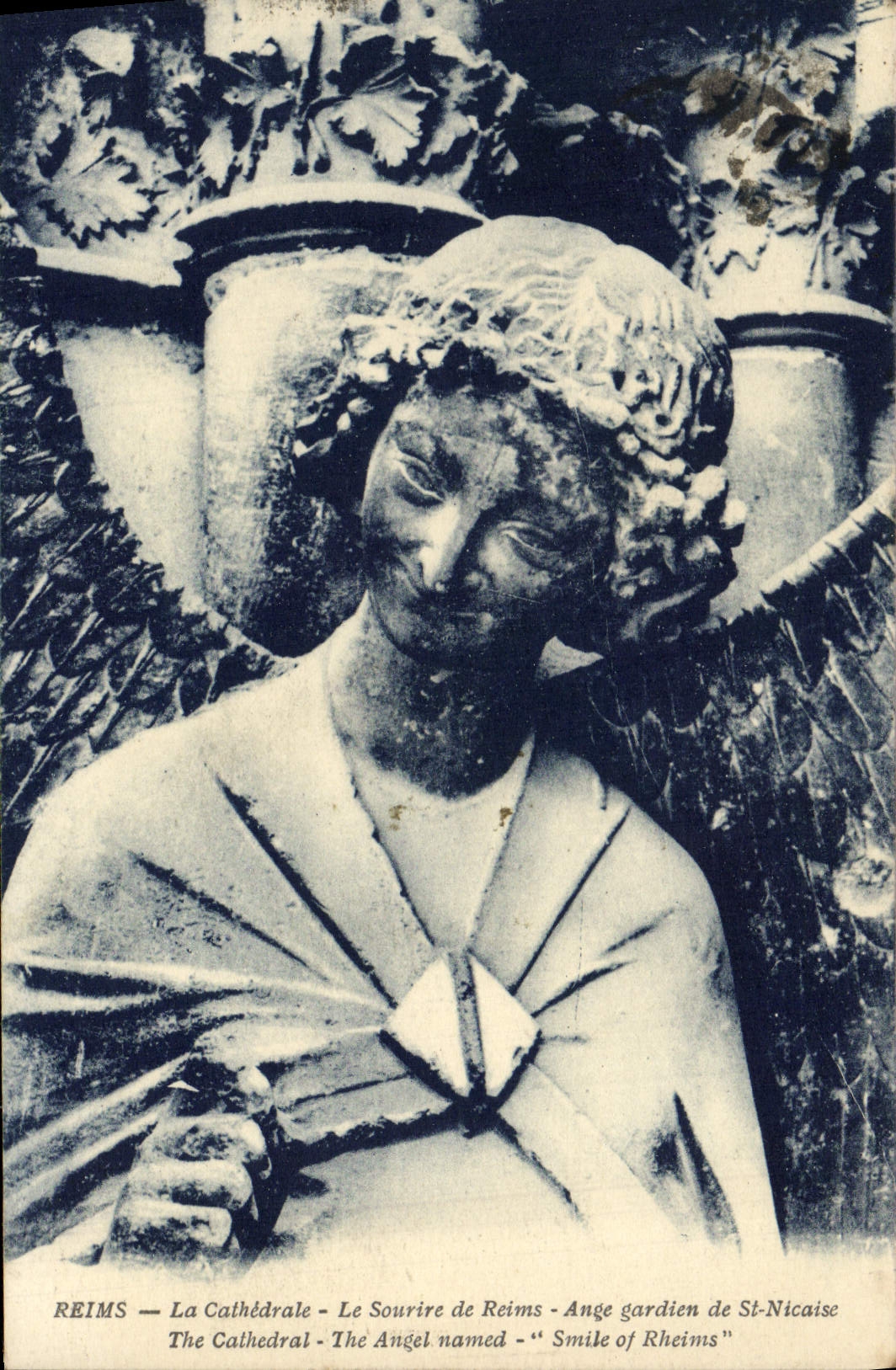 CPA Reims La Cathedrale Le Sourire De Reims Ange Gardien De St Nicaise