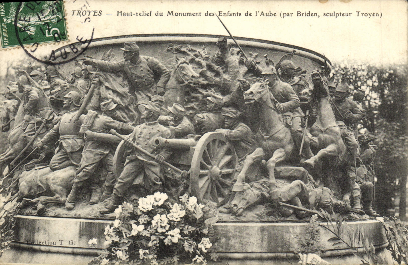 VINTAGE POSTCARD Troyes High Relief Of the Monument Of the Children Of the Militaria Paddle