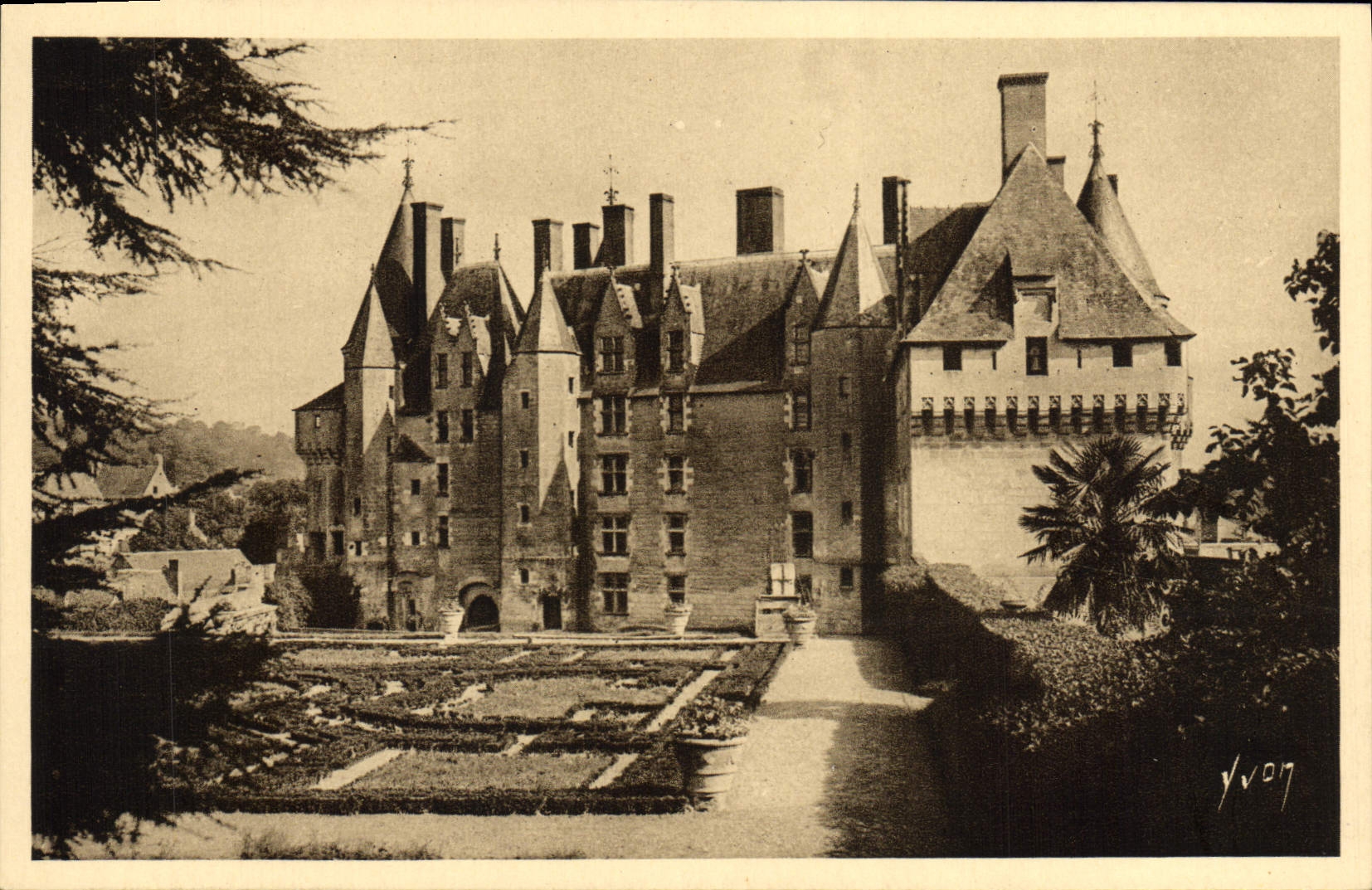 VINTAGE POSTCARD Castle De Langeais Interior Frontage