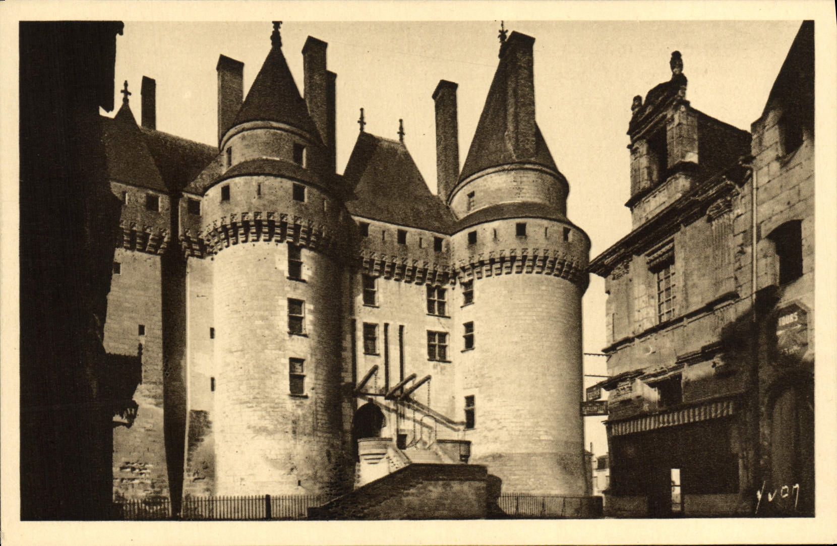 CPA Langeais L'Entree Du Chateau