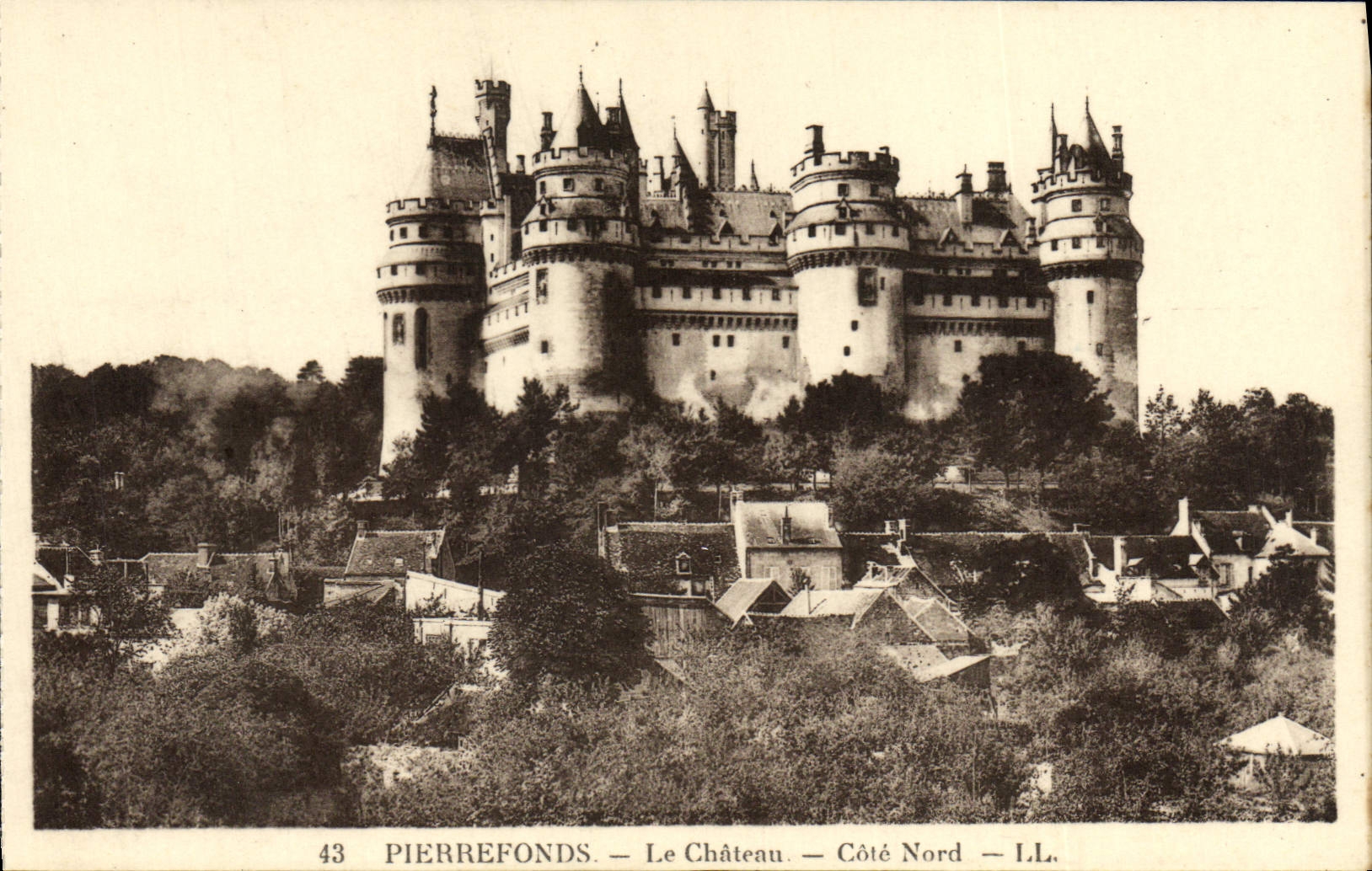 CPA Pierrefonds Le Chateau Cote Nord