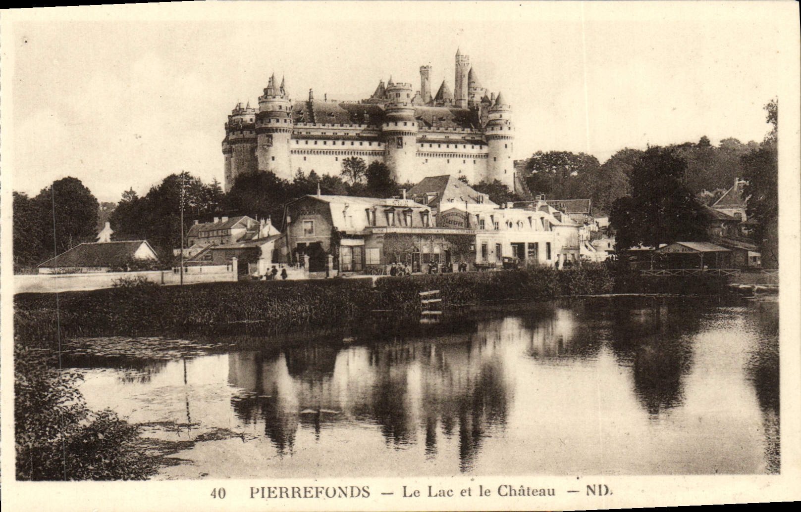 POSTAL Pierrefonds de la VENDIMIA el lago y el castillo