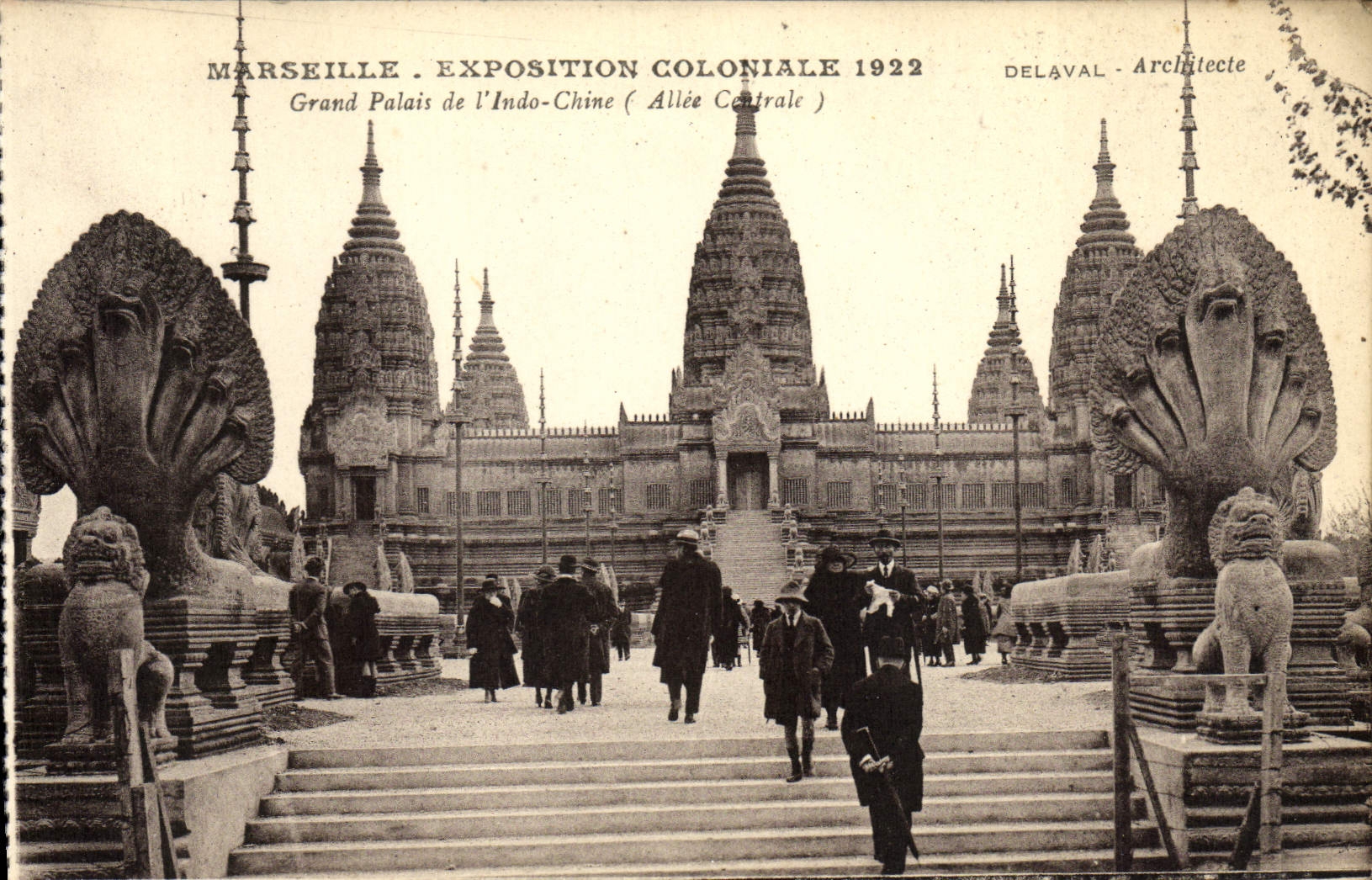 CPA Marseille Exposition Coloniale 1922 Grand palais de l'Indochine Allee centrale