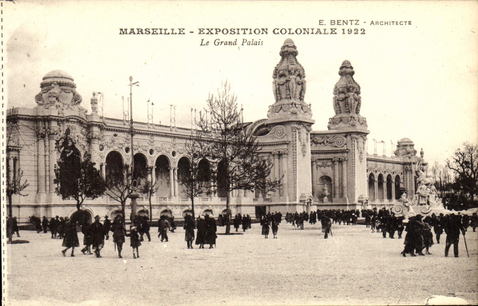 CPA Marseille Exposition Coloniale 1922 Le grand palais 