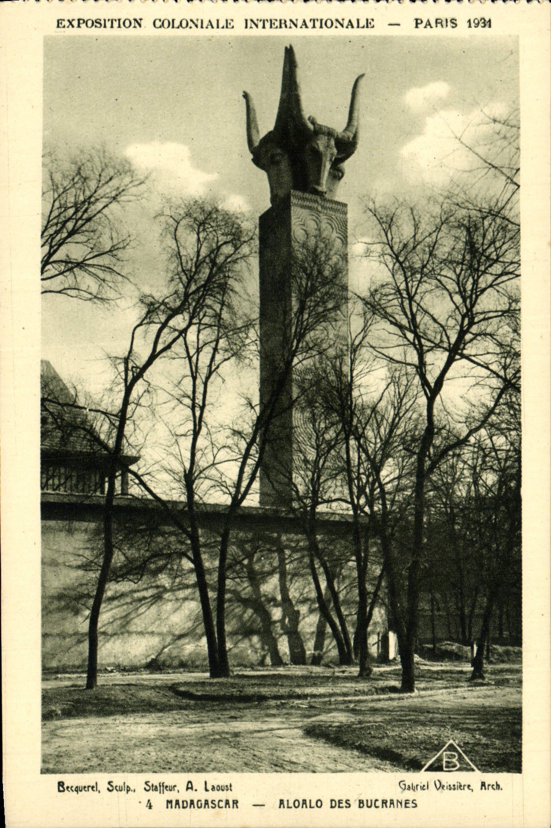 CPA Exposition Coloniale Internationale Paris 1931 Madagascar Aloalo des Bucranes