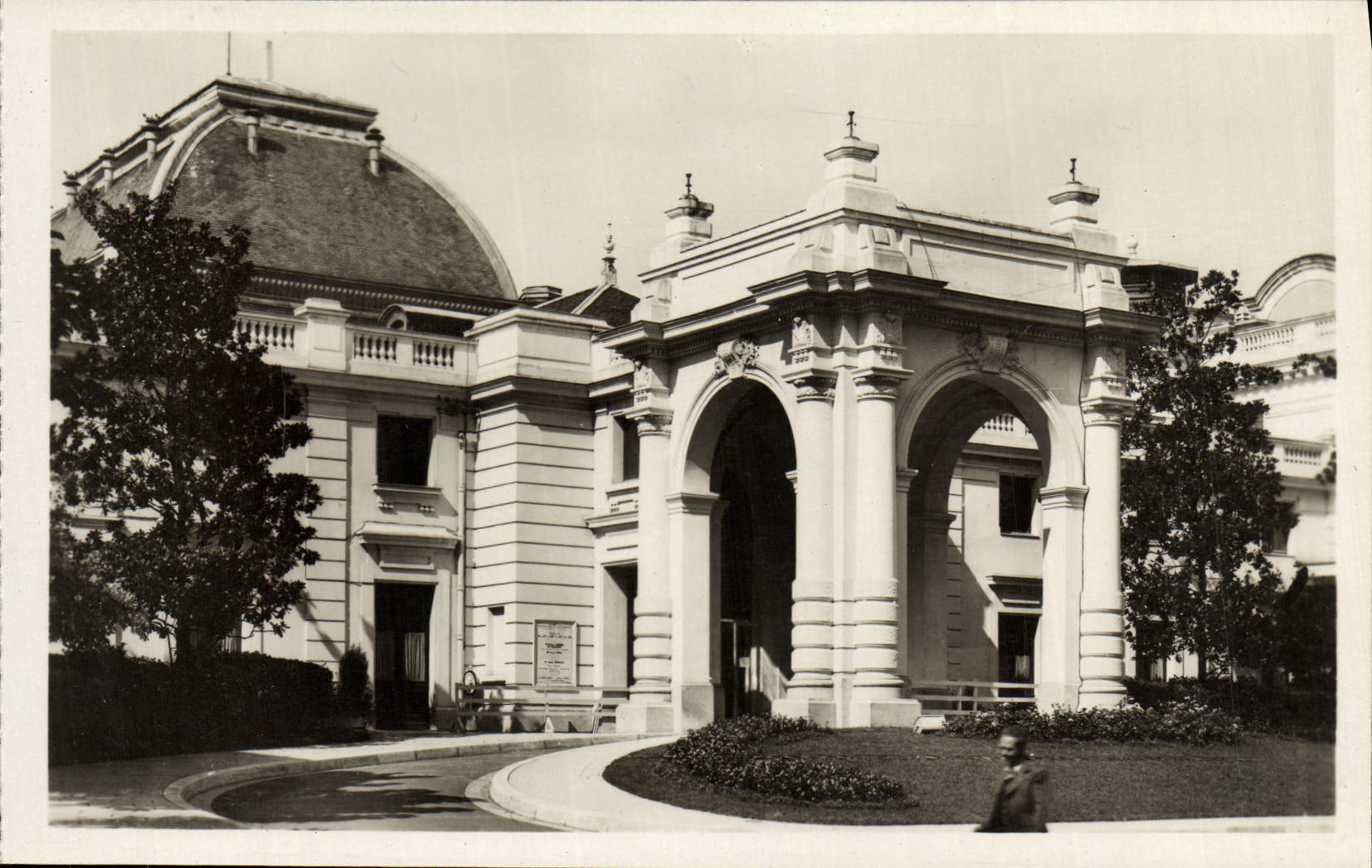 VINTAGE POSTCARD Aix Les Bains Entered of Large Cerole