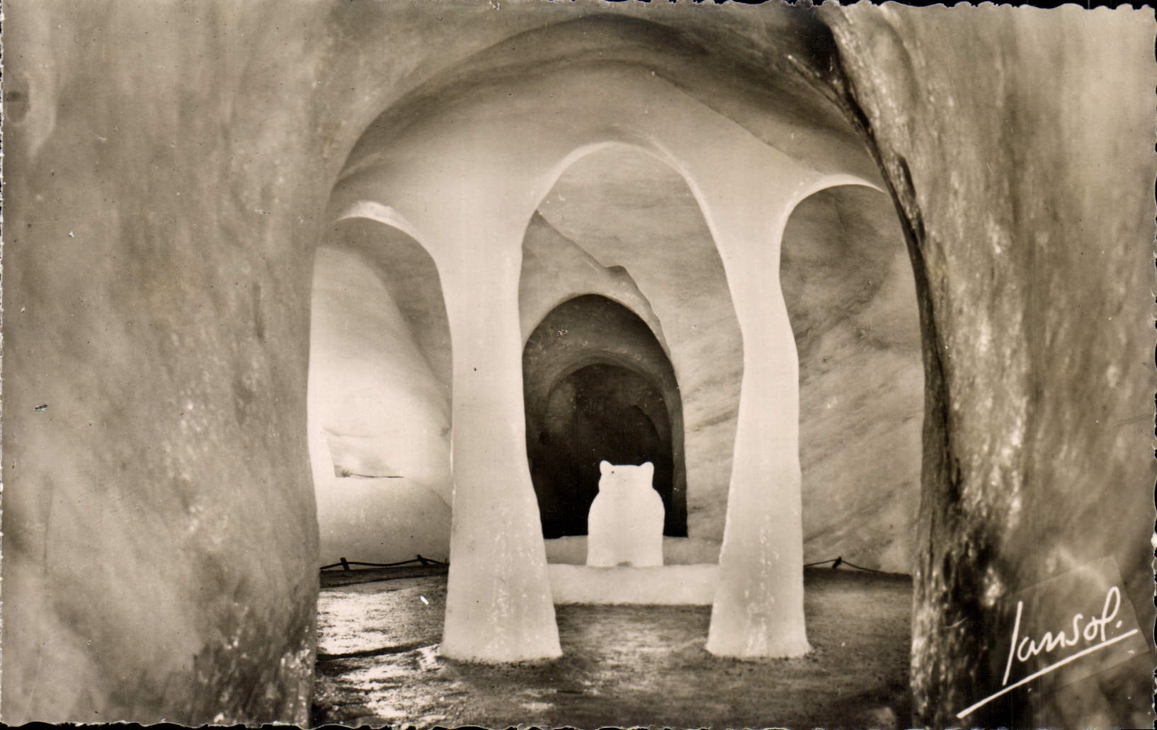 POSTAL MODERNA Chamonix Montenvers la cueva del mar del galce el protector del oso de la cueva