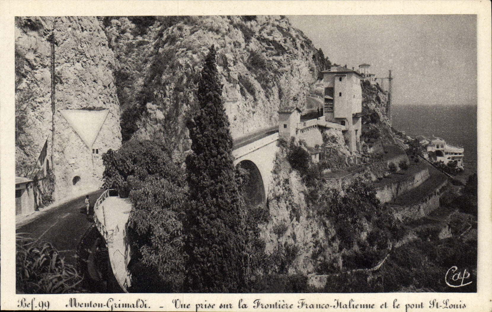 Menton Grimaldi Vue prise sur la frontiere italienne et le pont St louis