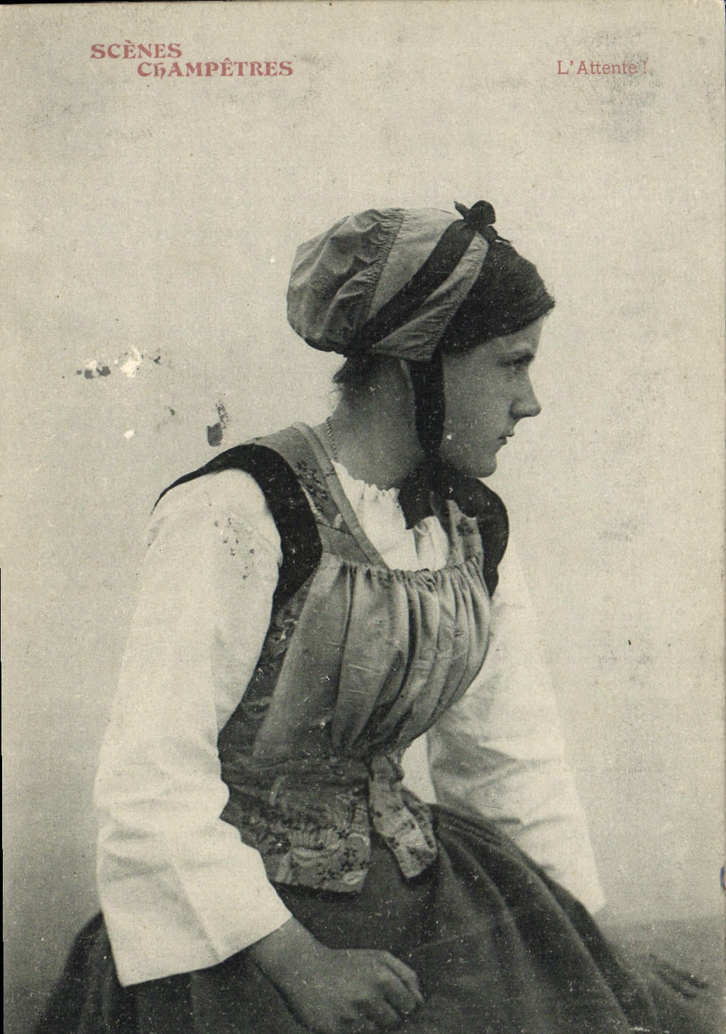 CPA Scenes Champetres L'attente Folklore FEmme