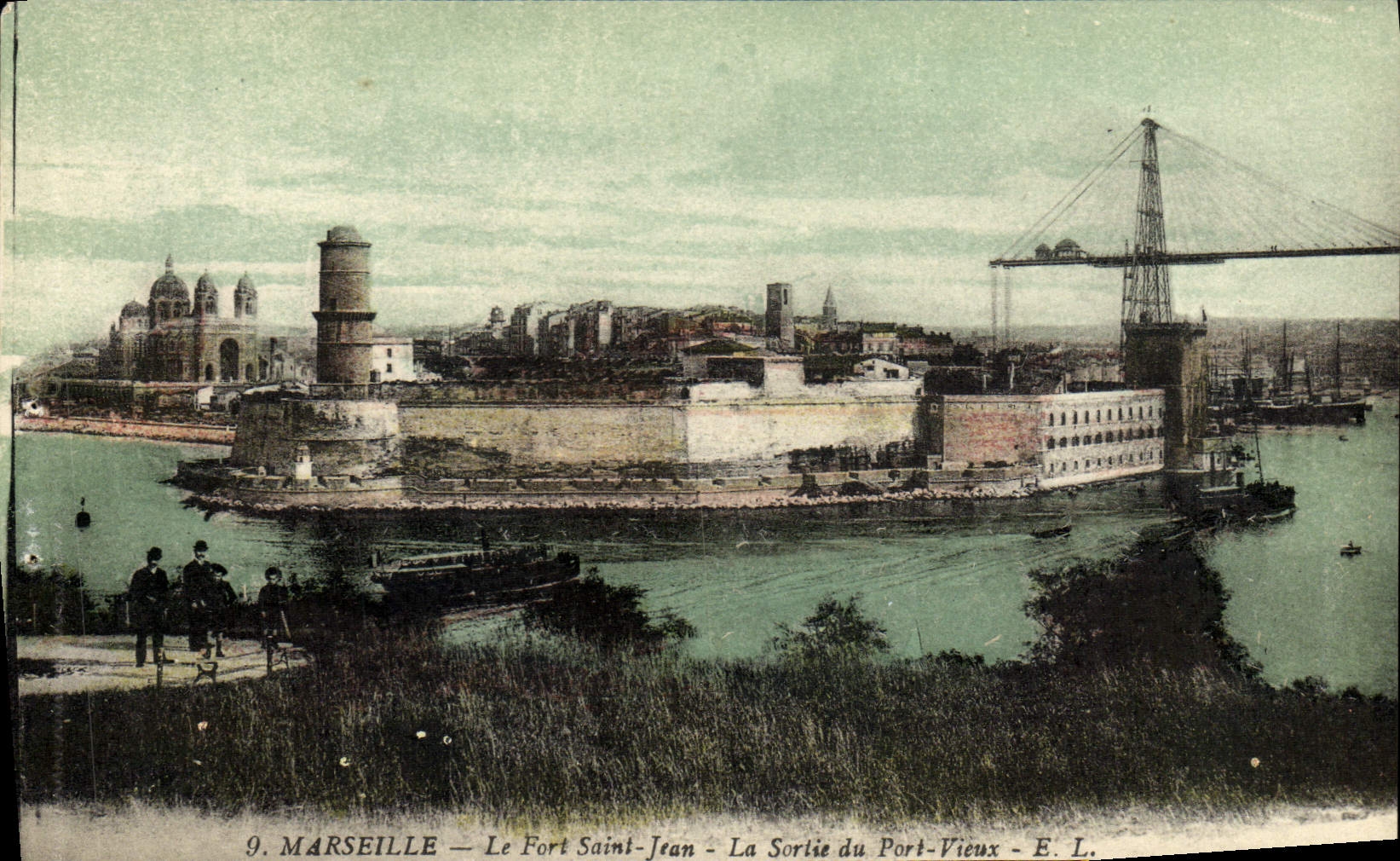 CPA Marseille Le Fort Saint Jean La Sortie du Port Vieux