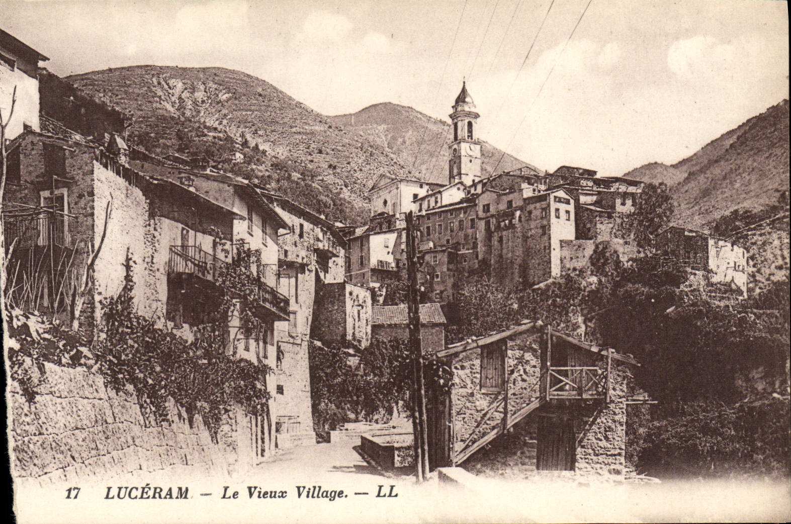 CPA Luceram Le Vieux Village