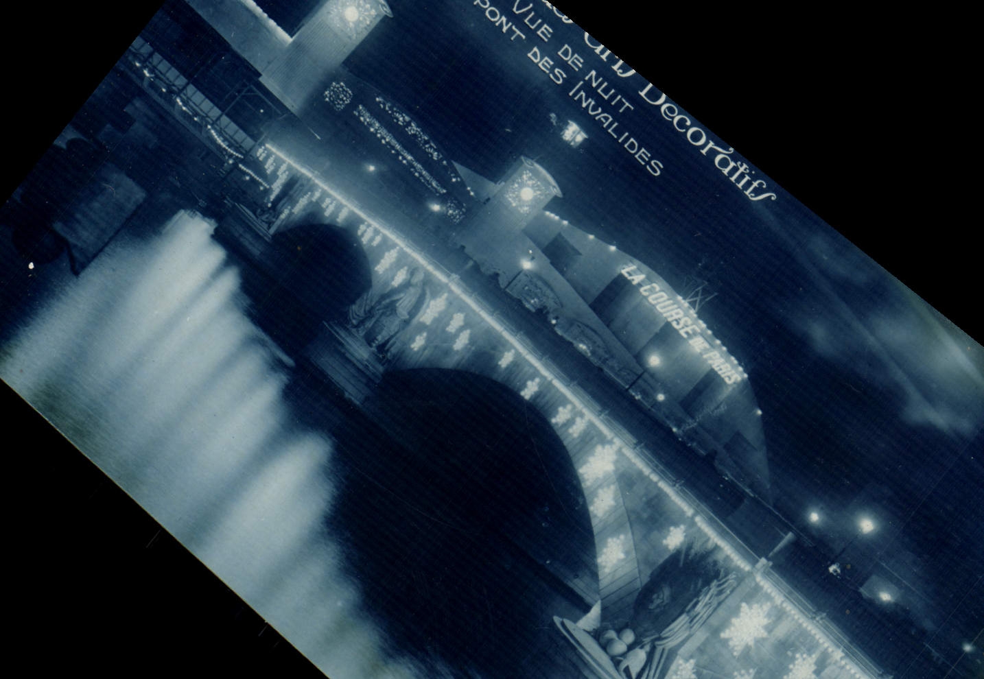 CPA Paris Exposition des Arts Decoratifs 1925 Vue de nuit Le pont des Invalides