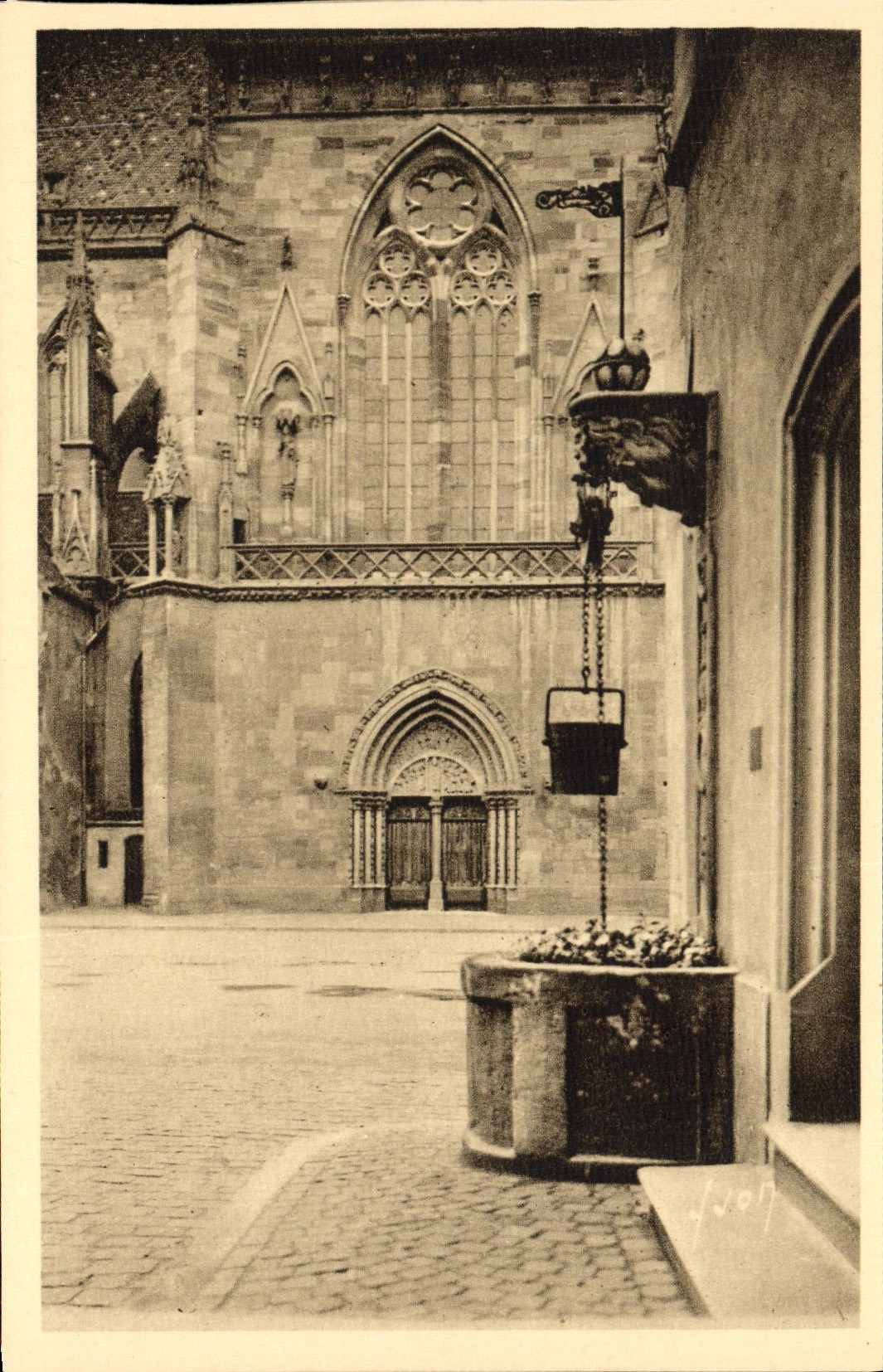 CPA Colmar Vieux Puits et Portail de L'Eglise St Martin dite la cathedrale