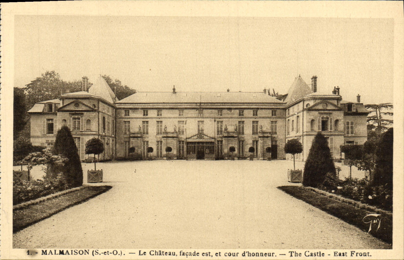 CPA Malmaison Le Chateau Facade est Cour d'Honneur