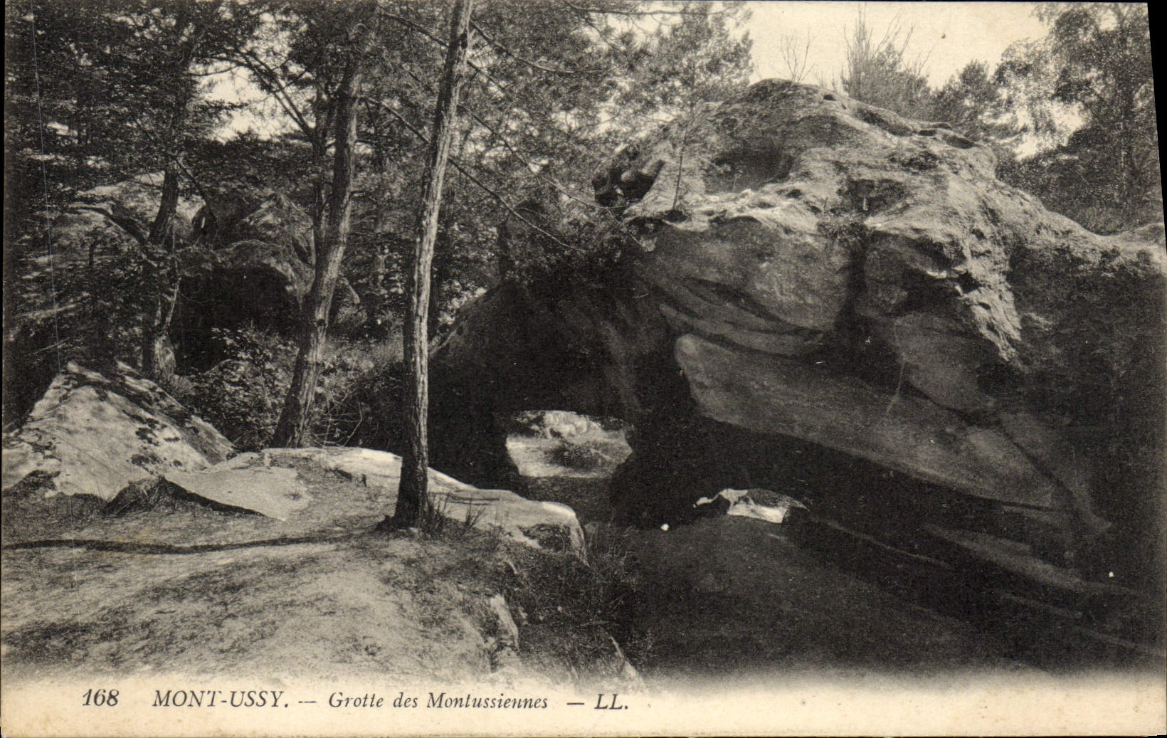 VINTAGE POSTCARD worn Mount Cave of Montussiennes